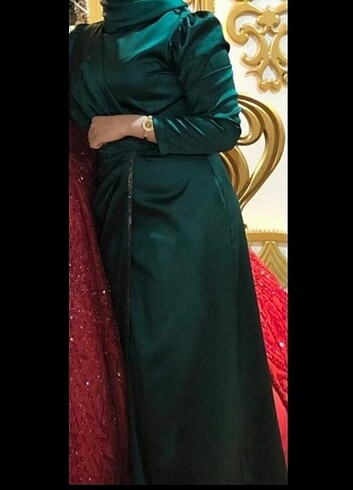 Yeşil saten elbise 