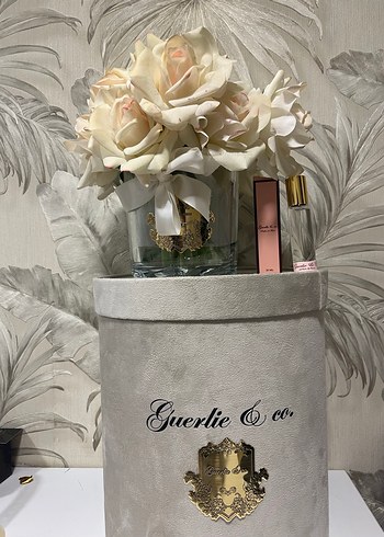 Euerlie & Co. Kadın Parfümü ve Çiçek Seti