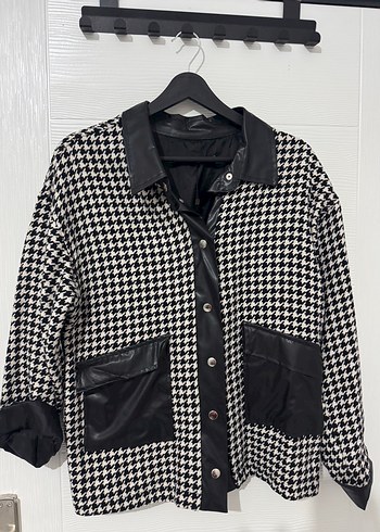 Düğmeli Siyah Beyaz Desenli Kadın Ceket - Görsel 3