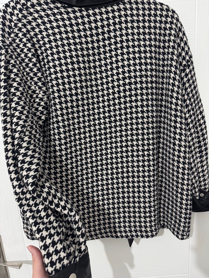 Düğmeli Siyah Beyaz Desenli Kadın Ceket - Görsel 4