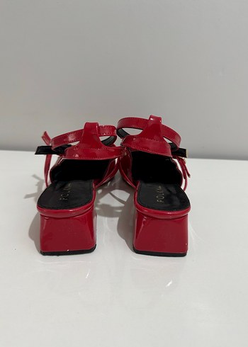Kırmızı Tokalı Kadın Klasik Topuklu Ayakkabı - Görsel 6