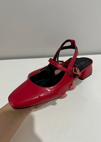 Kırmızı Tokalı Kadın Klasik Topuklu Ayakkabı - Görsel 4