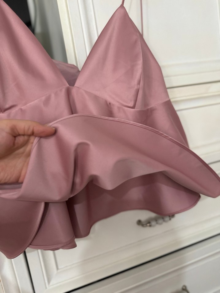 Pembe V Yakalı İp Askılı Saten Bluz - Görsel 5