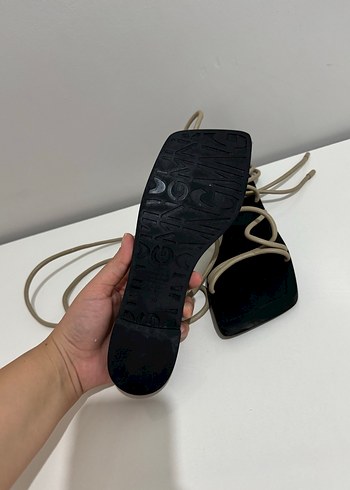 Bej Yılan Desenli Bağcıklı Topuklu Kadın Sandalet - Görsel 4