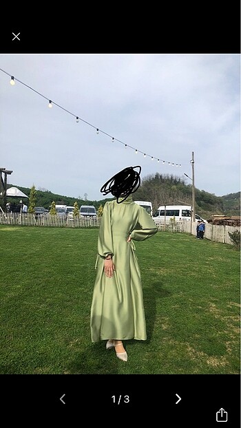 Yeşil saten elbise