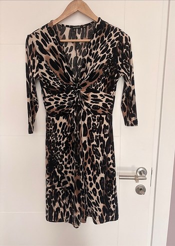 Polo Garage Kahverengi Leopar Desenli V Yakalı Midi Elbise