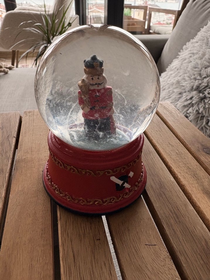 Kırmızı Temalı Kar Küresi Biblosu - Görsel 2