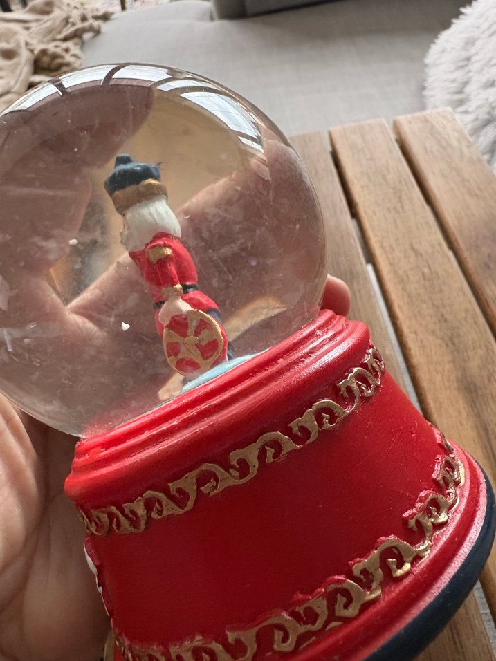 Kırmızı Temalı Kar Küresi Biblosu - Görsel 5