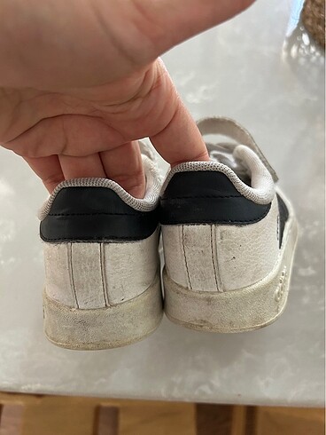 30 Beden beyaz Renk Şahane Adidas pişman olmayacaksınız