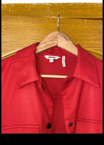 Düğmeli kırmızı kadın gömlek - Görsel 3