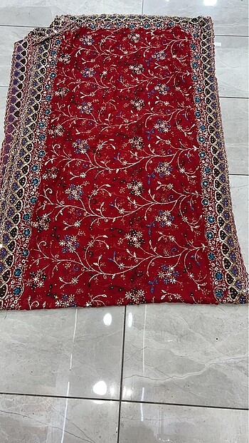 3 metre işlemeli boncuklu kumaş