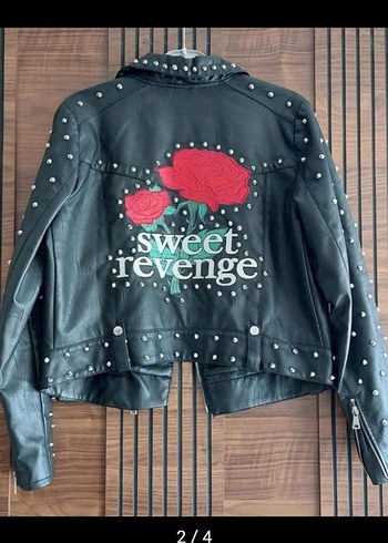 Pull and Bear Kemerli Siyah Nakışlı Deri Biker Ceket