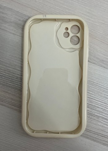 İphone 11 Fırfırlı Krem Telefon Kılıfı - Görsel 2