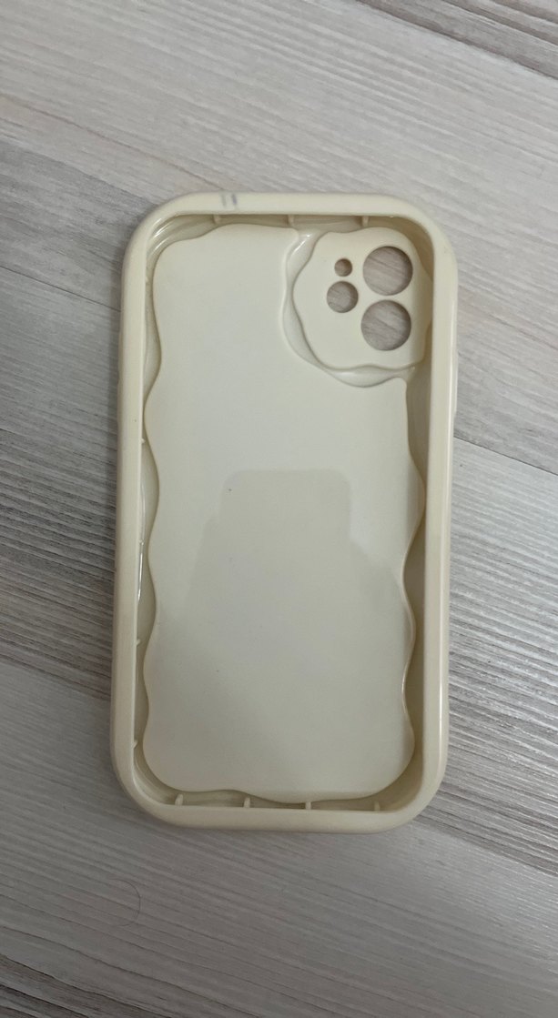 İphone 11 Fırfırlı Krem Telefon Kılıfı - Görsel 2