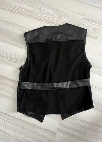 Siyah Deri Kemerli Kolsuz Biker Yelek - Görsel 2