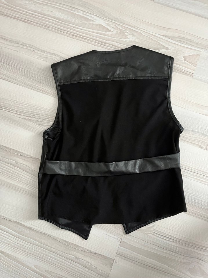 Siyah Deri Kemerli Kolsuz Biker Yelek - Görsel 2