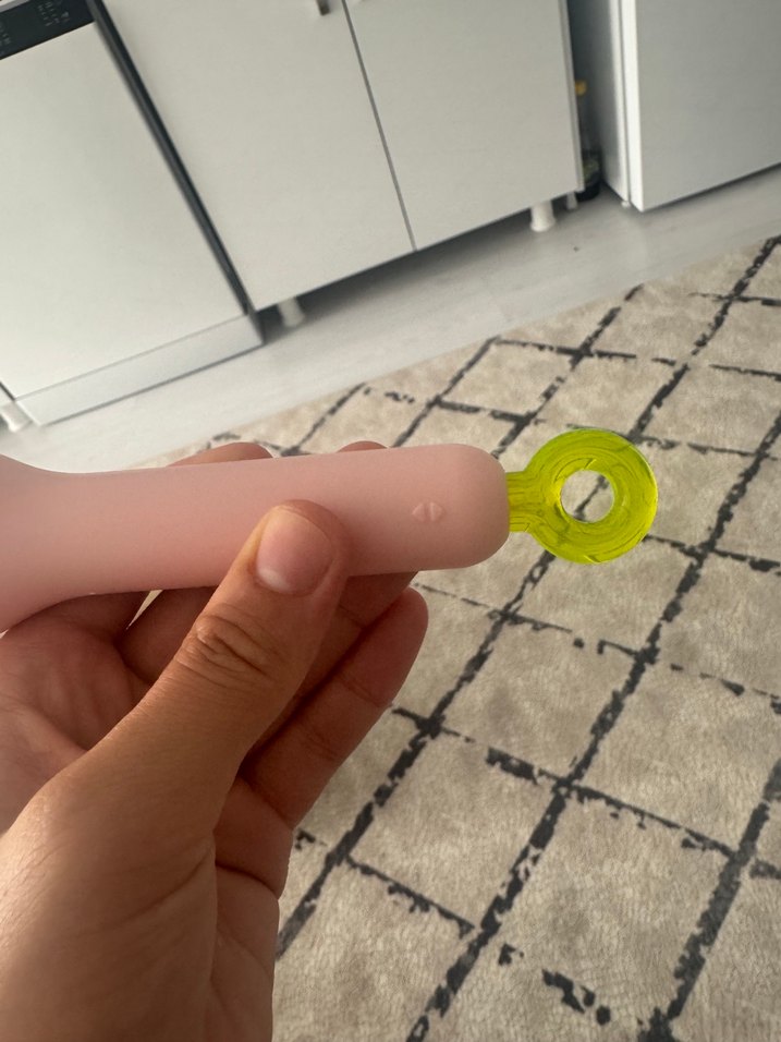 Pembe Saç Fırçası Yeşil Askı Detaylı - Görsel 5