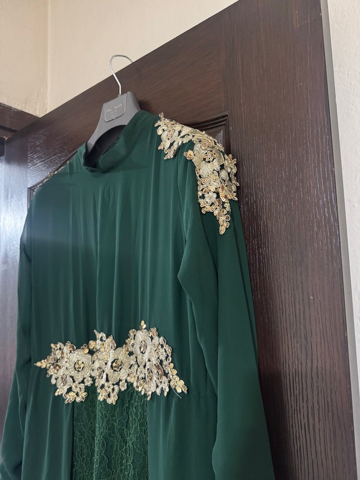 Yeşil Nakışlı Uzun Kadın Elbise - Görsel 3