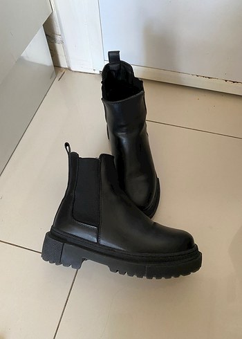 Siyah  Kadın Günlük Bot - Görsel 2