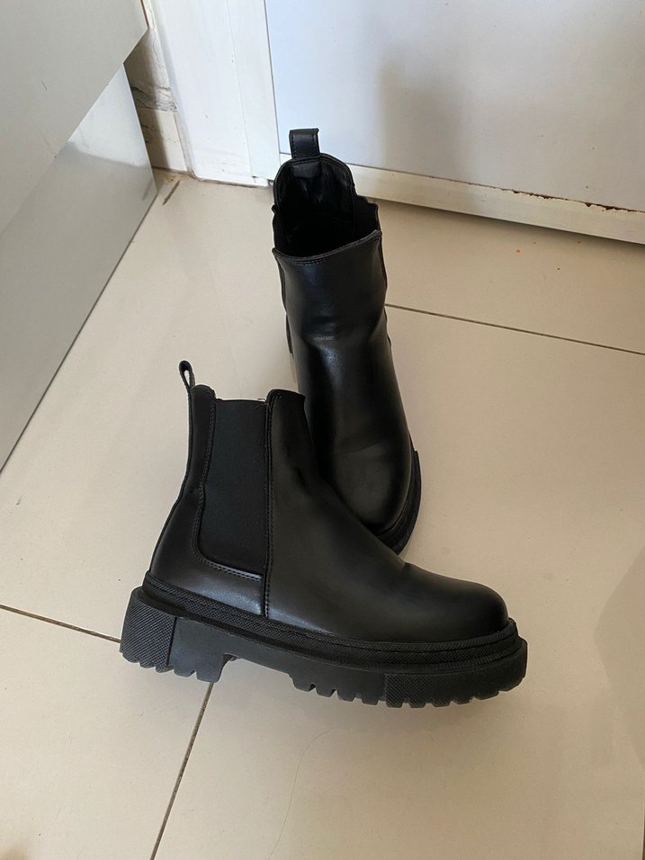 Siyah  Kadın Günlük Bot - Görsel 2