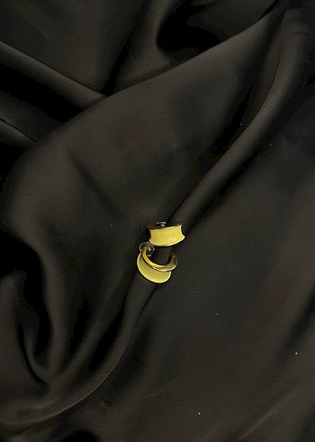 Sarı Mini Pilili Kadın Küpe