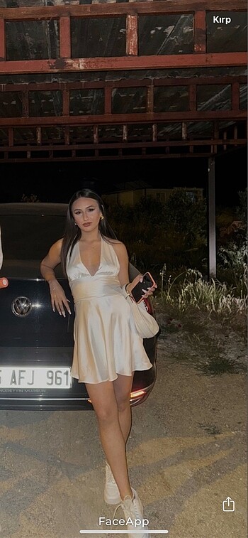 Zara saten beyaz kısa elbise