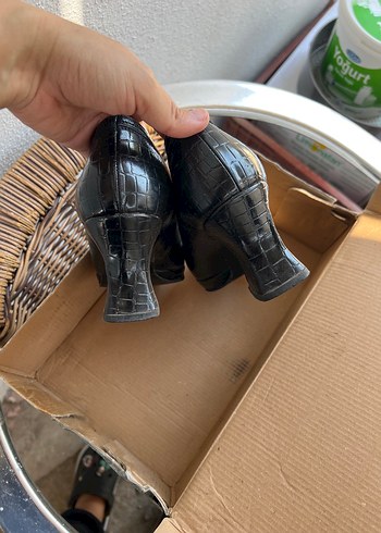 Hotiç Siyah Kroko Desenli Klasik Topuklu Kadın Ayakkabı