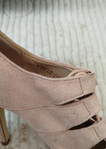 35 Beden Süet Tokalı Stiletto Topuklu Kadın Ayakkabı