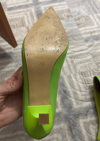 Yeşil Süet Taşlı Dolgu Topuk Abiye Ayakkabı - Görsel 3