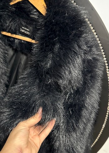 Siyah Kadın Kürk Detaylı Midi Boy Mont - Görsel 2