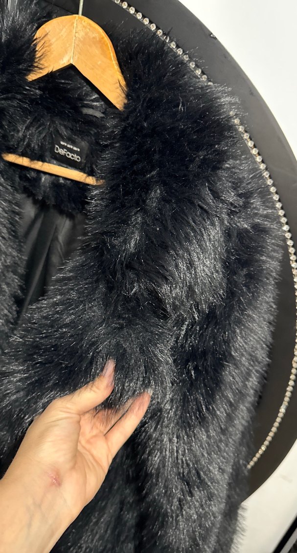 Siyah Kadın Kürk Detaylı Midi Boy Mont - Görsel 2