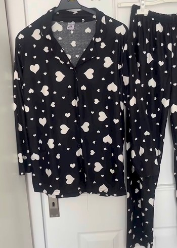 Siyah Beyaz Kalp Desenli Uzun Kollu Kadın Pijama Takımı
