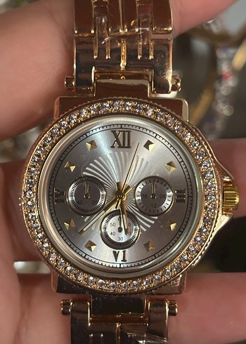 Altın Renk Zincir Detaylı Kadın Saati - Görsel 3