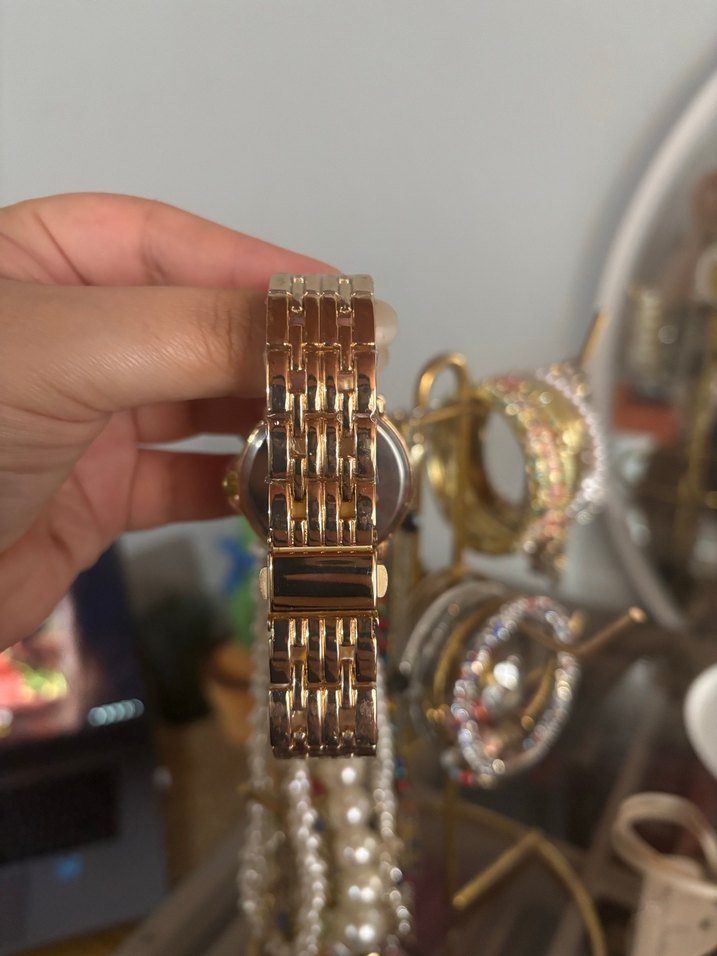 Altın Renk Zincir Detaylı Kadın Saati - Görsel 2