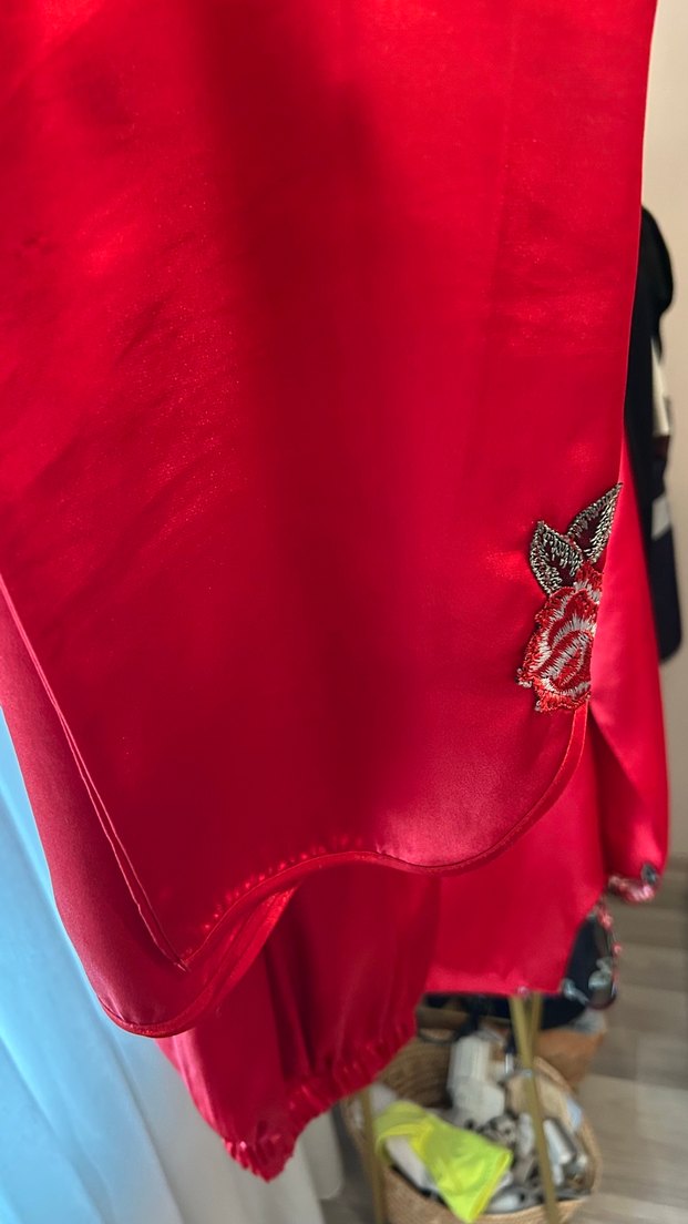 Kırmızı Nakışlı Düğmeli saten gecelik takımı - Görsel 4