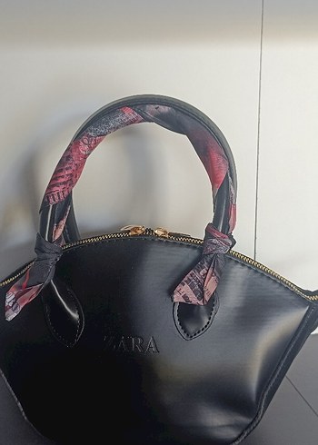 Zara Siyah Deri Yılan Desenli Fermuarlı Kadın Çanta