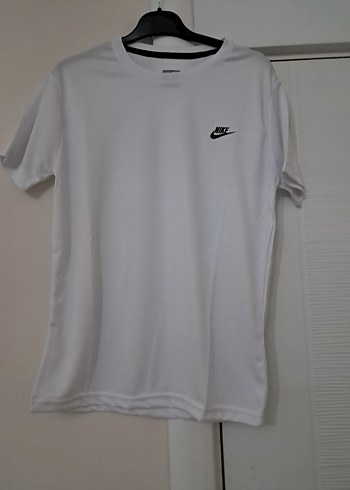 Nike Erkek Tişört KAMPANYALI ÜRÜN