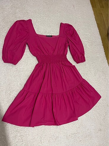 Pembe elbise