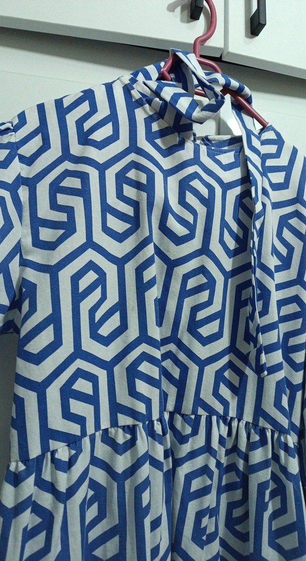 Mavi Geometrik Desenli Uzun Kadın Elbise - Görsel 4