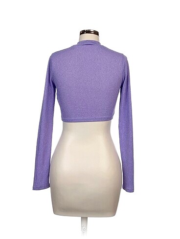 s Beden Pull and Bear Bluz %70 İndirimli.