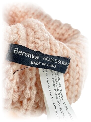 Beden Bershka Şapka %70 İndirimli.