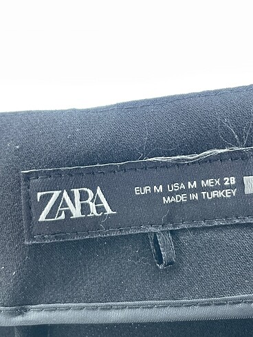 m Beden siyah Renk Zara Düz Kesim %70 İndirimli.