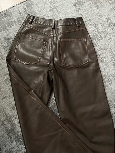 32 Beden Stradivarius