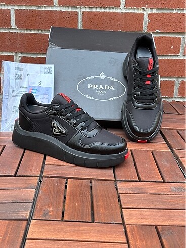 Prada İthal