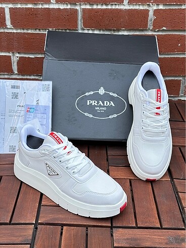 Prada İthal