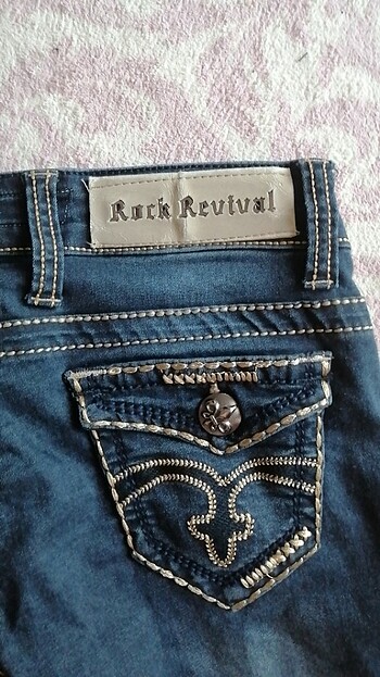 Rock Revival Jean 