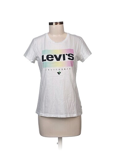 Levis T-shirt %70 İndirimli.