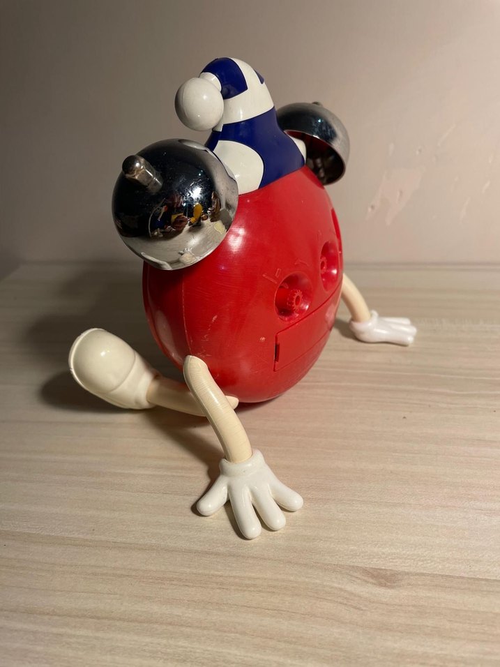 Renkli Kırmızı M&M Masa Saati - Görsel 3