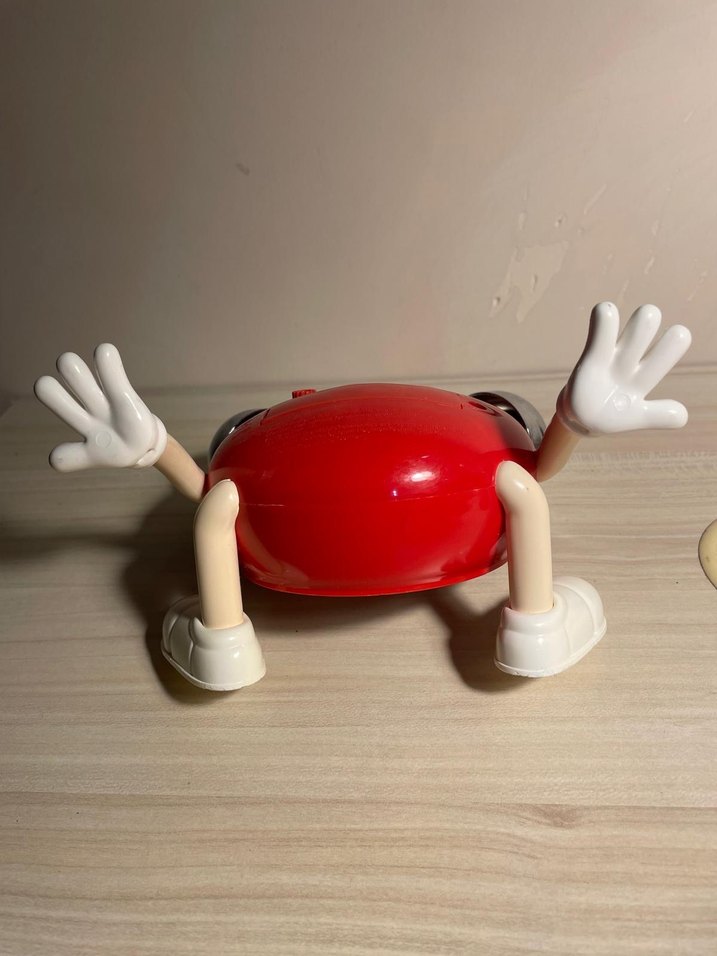 Renkli Kırmızı M&M Masa Saati - Görsel 4