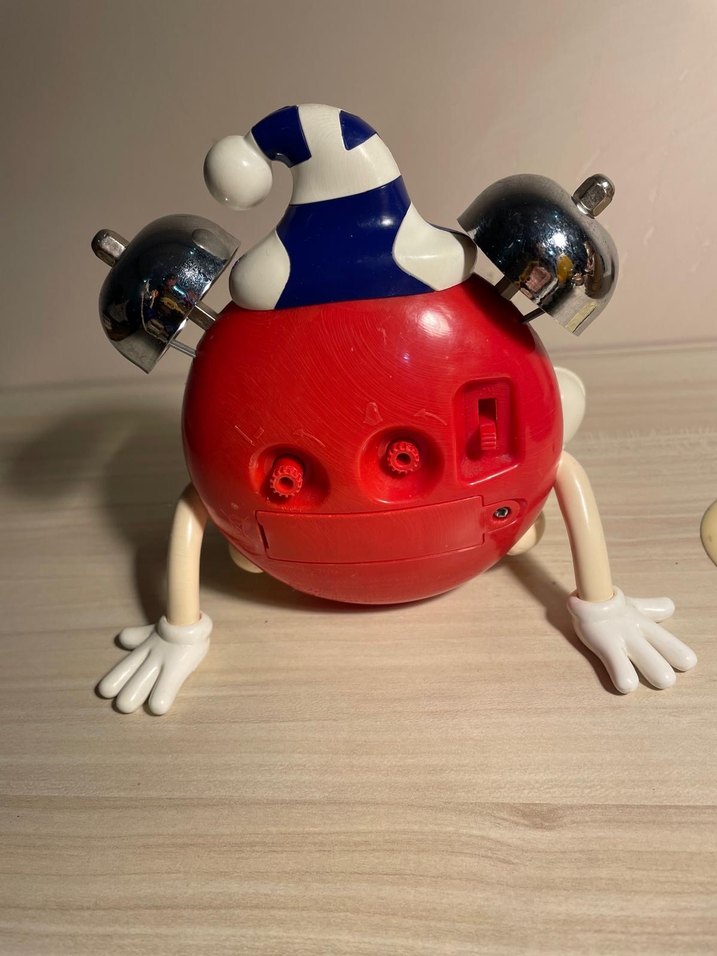 Renkli Kırmızı M&M Masa Saati - Görsel 2